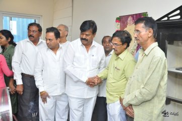 Celebs Pay Condolences to C Narayana Reddy